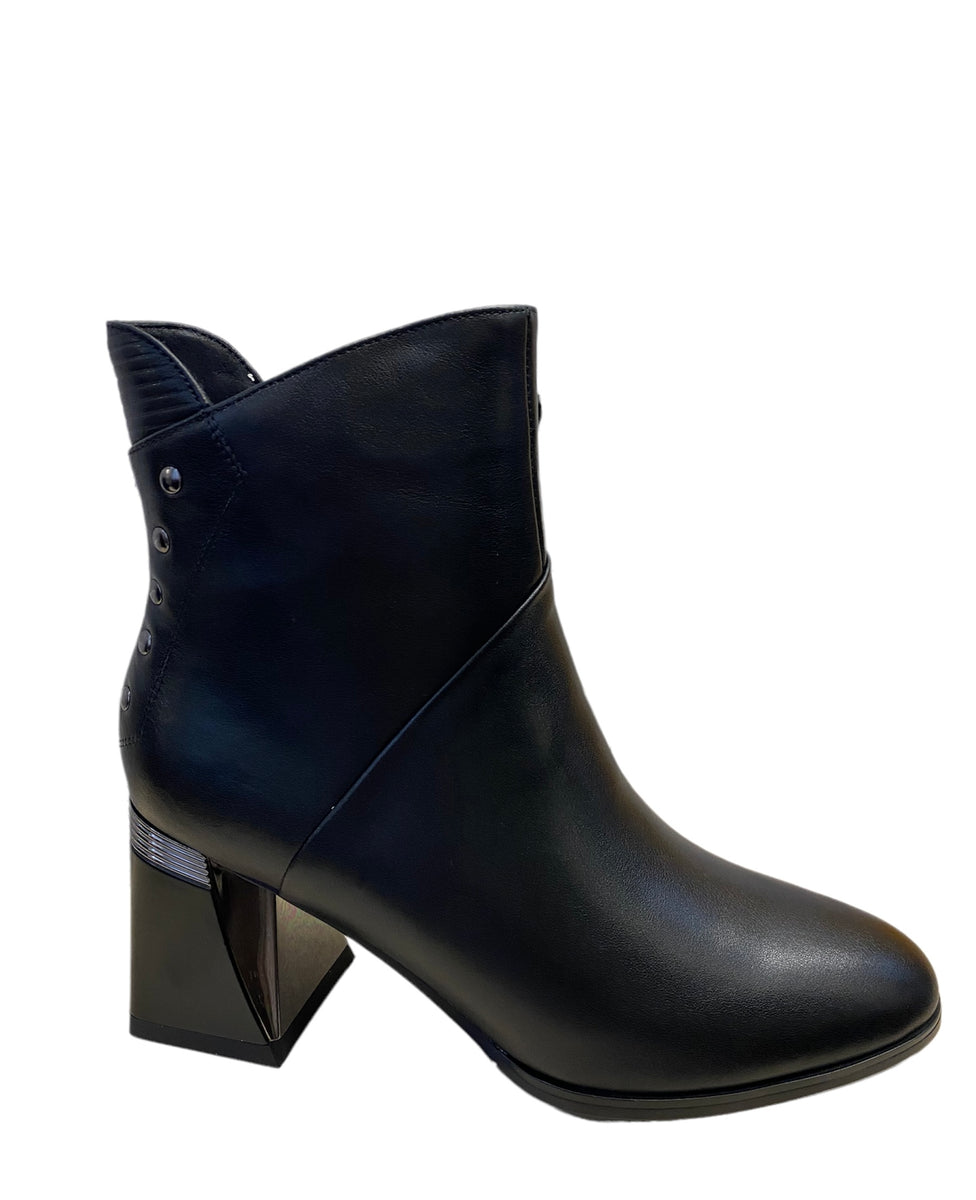 LORETTA VITALE Black Leather Heeled Boot SHOOZZ