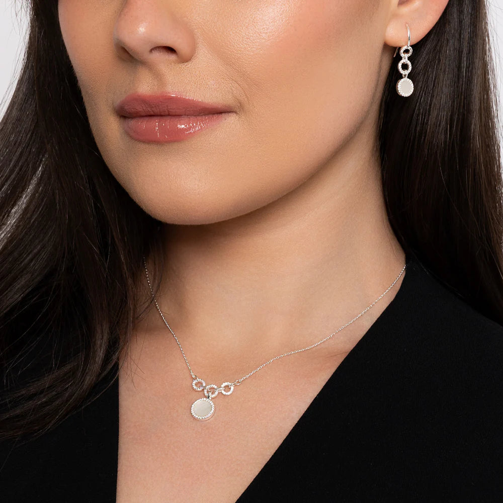 KNIGHT & DAY - Mother of Pearl Necklace