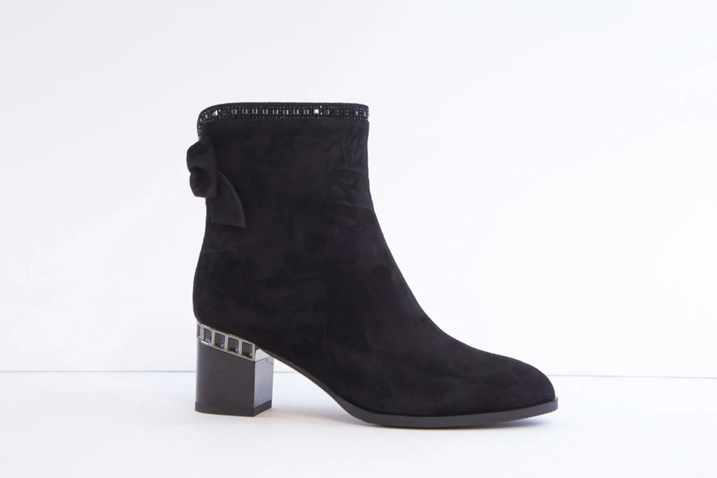 Loretta VitaleBlack Suede Heeled Boot