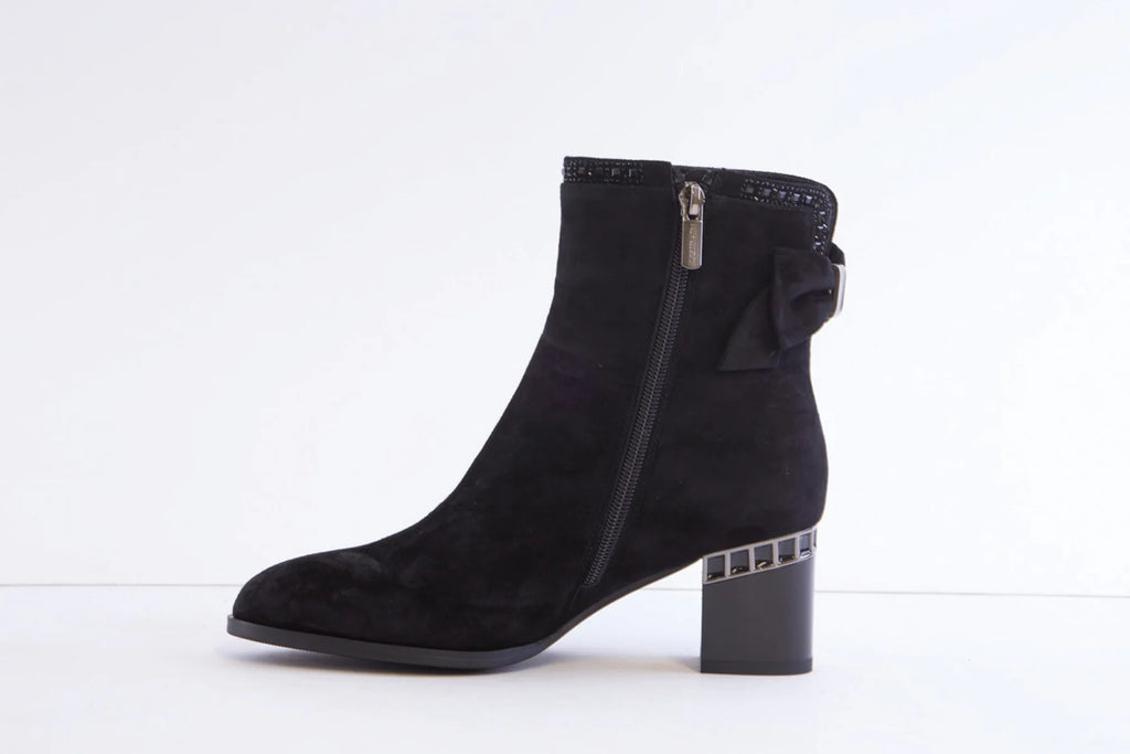 Loretta VitaleBlack Suede Heeled Boot