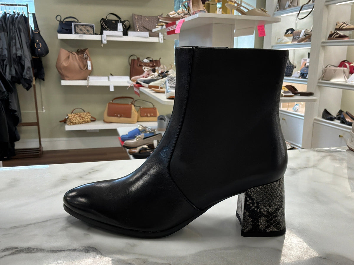 Regarde Le Ciel Millie 01 Black Ankle Boot