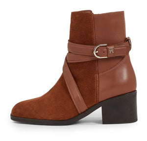 TOMMY HILFIGER Elevated Essential Suede Ankle Boot Cognac