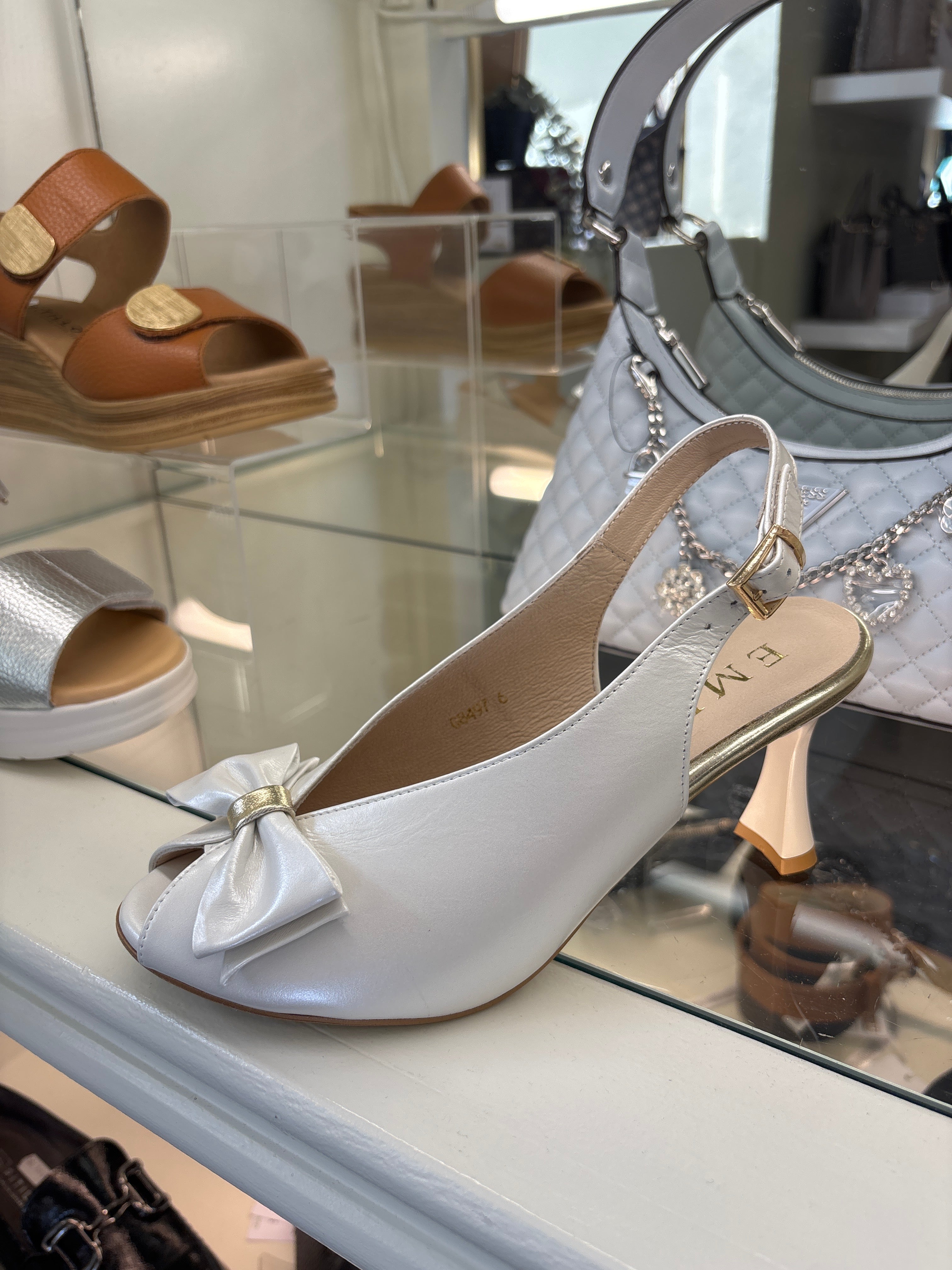 EMIS Pearl Peep Toe Shoe