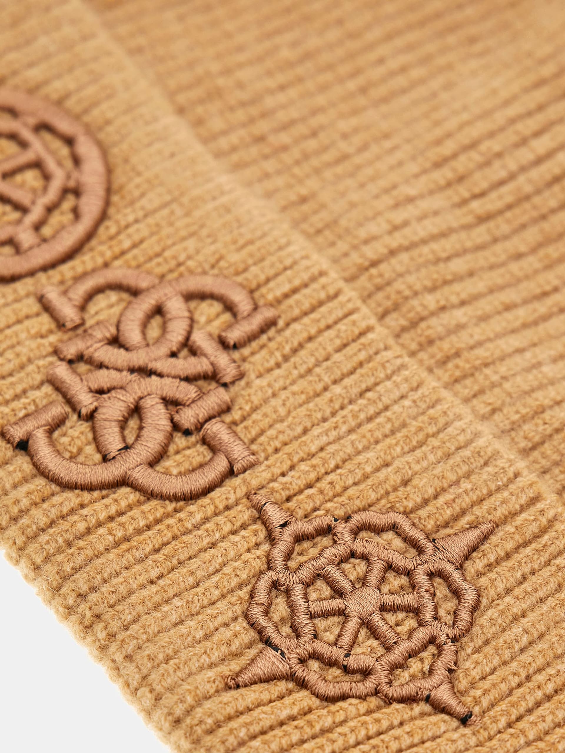 GUESS Peony Logo Beanie Camel