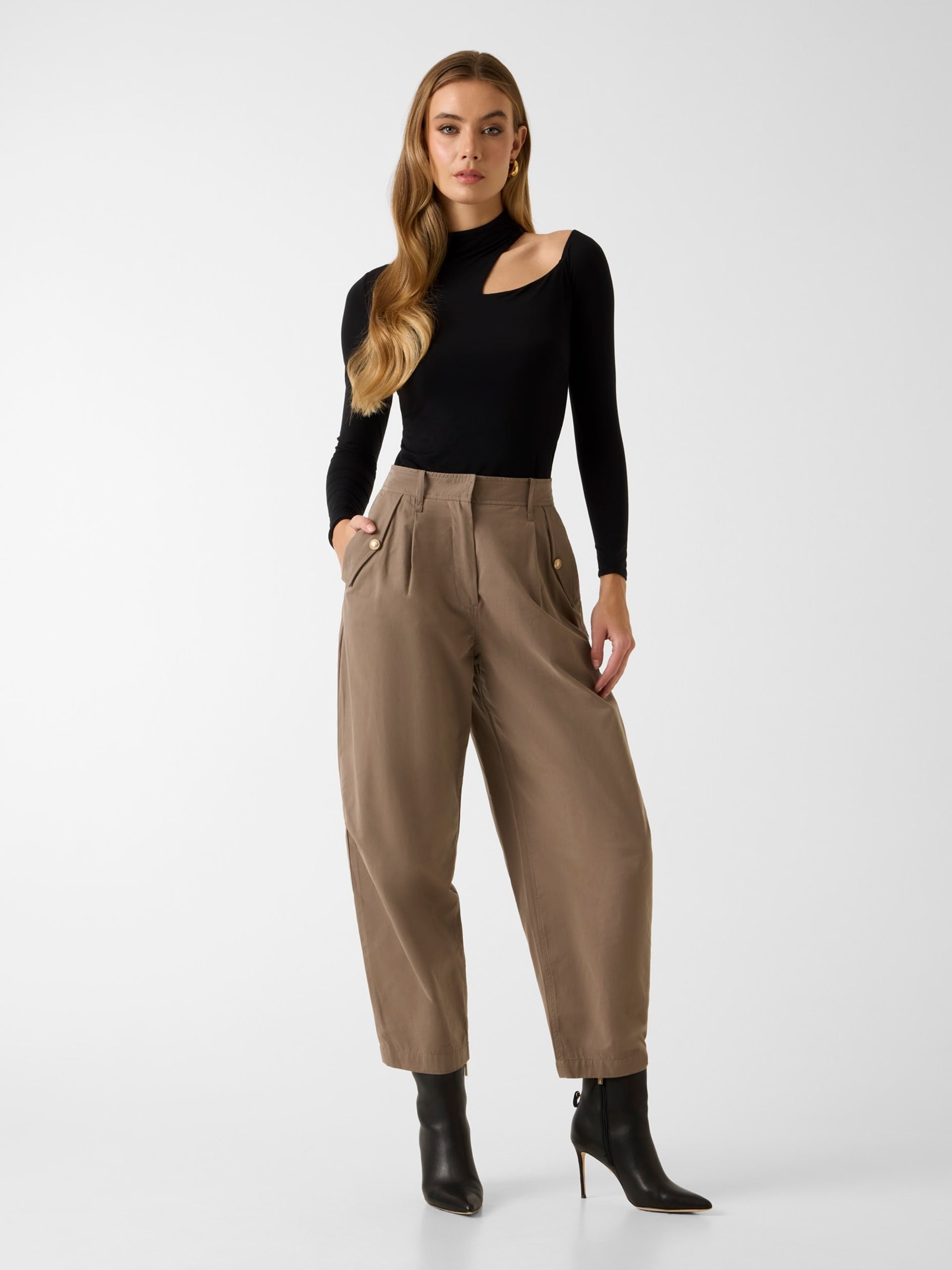 GUESS Denise Carrot Leg Pants