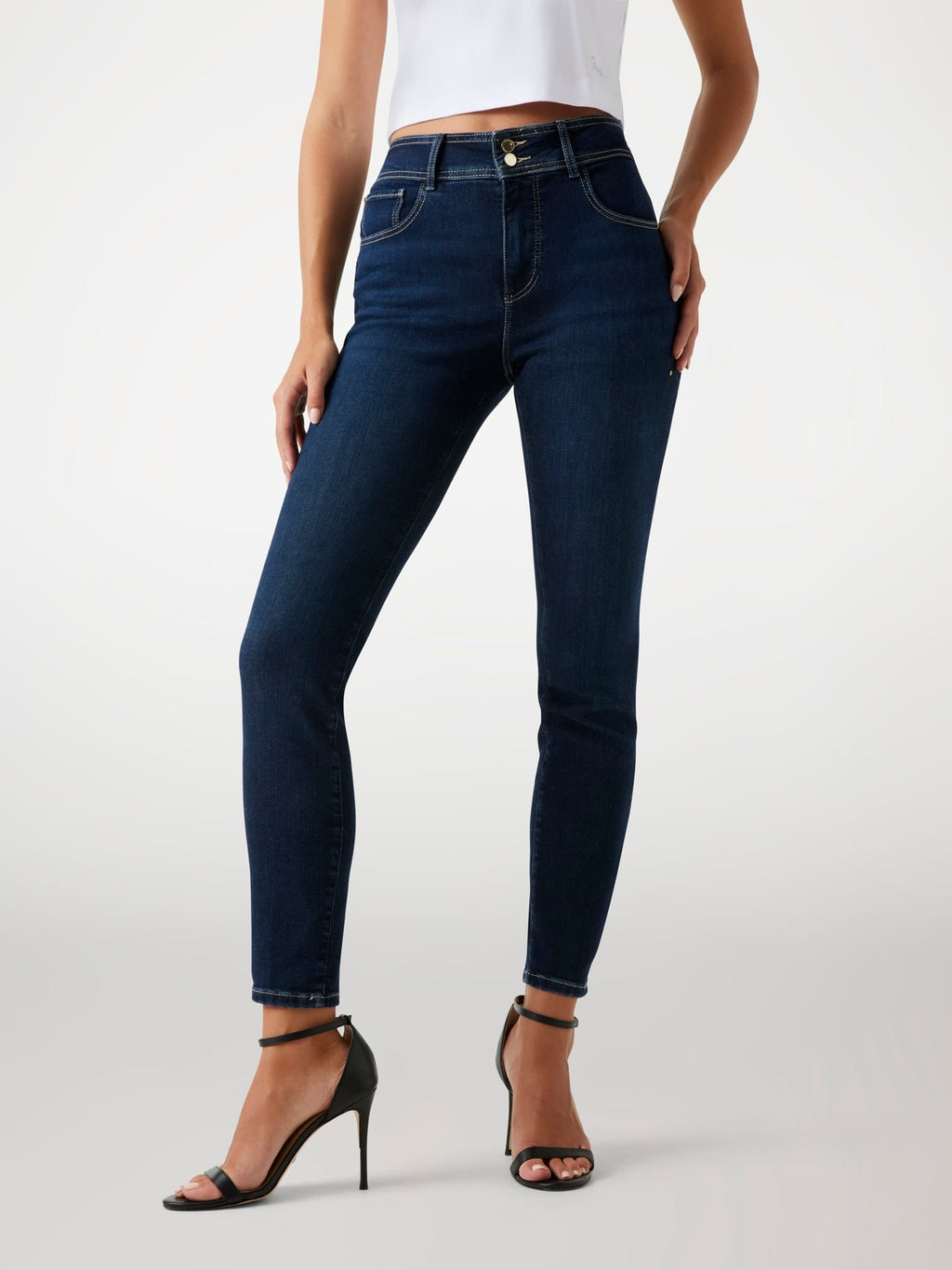 GUESS Shape Up Straight Jeans