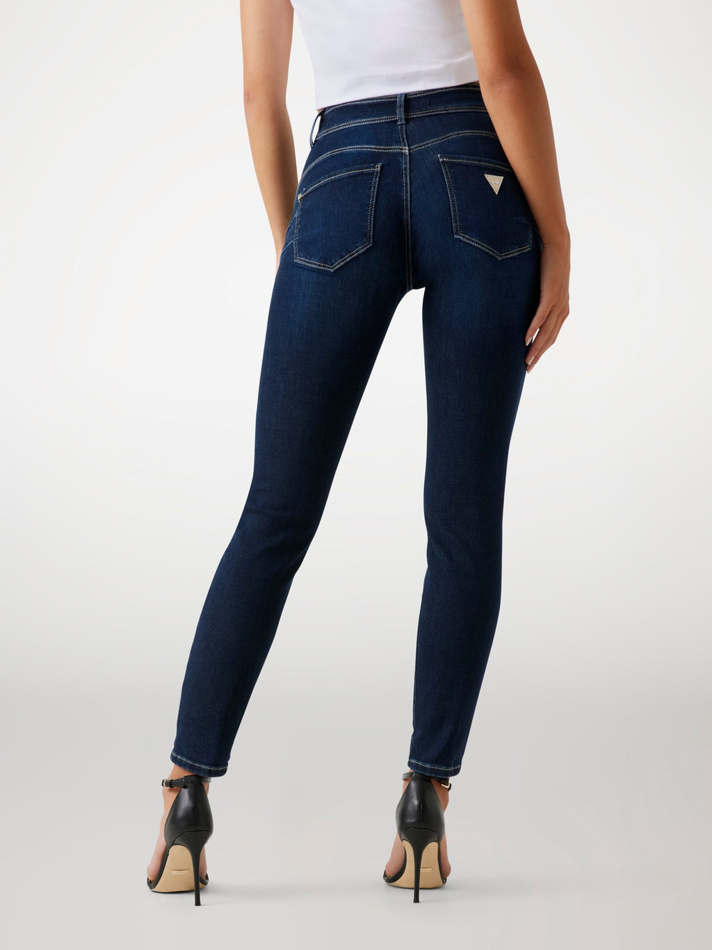 GUESS Shape Up Straight Jeans