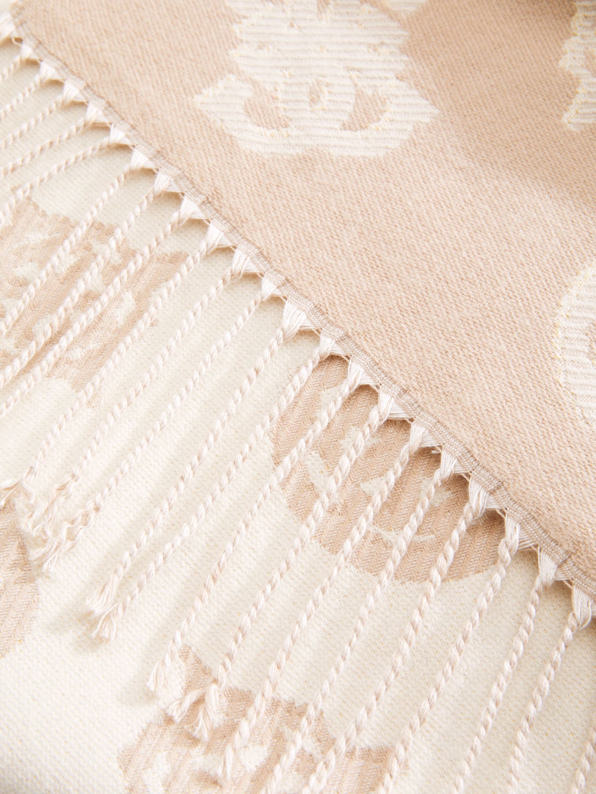 GUESS Cresidia Scarf