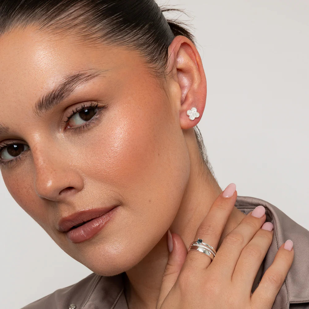 KNIGHT & DAY - Medium Clover Earrings