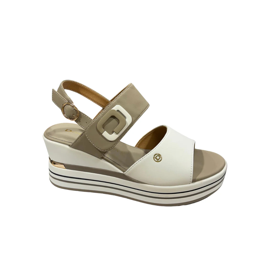 DONNA SERENA Wedge Sandal