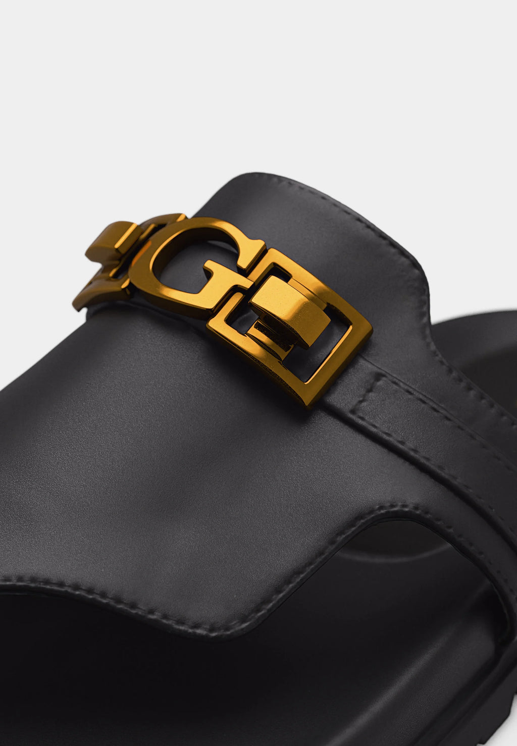 GUESS Cognac Toe Post Sandal Black