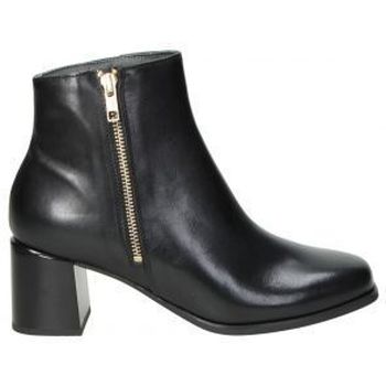 Pitillos Black Heeled Boot