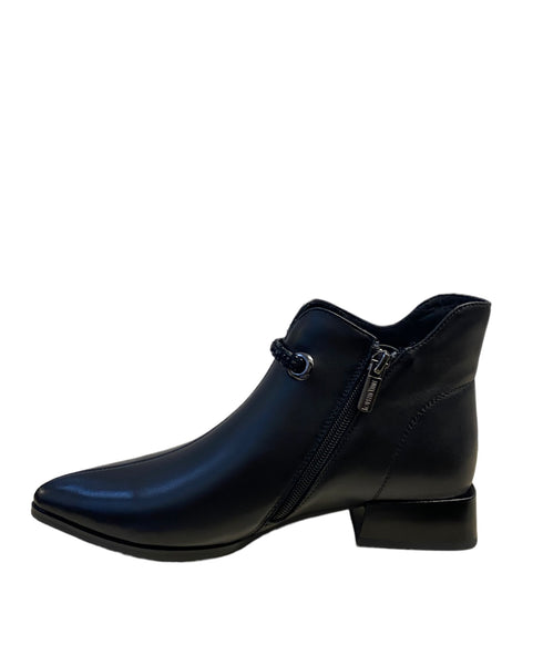 LORETTA VITALE Leather Detailed Ankle Boot